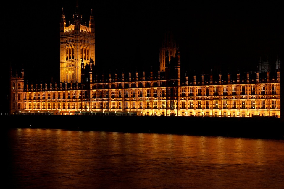 An image of the houses of parliament in Westminster, London.