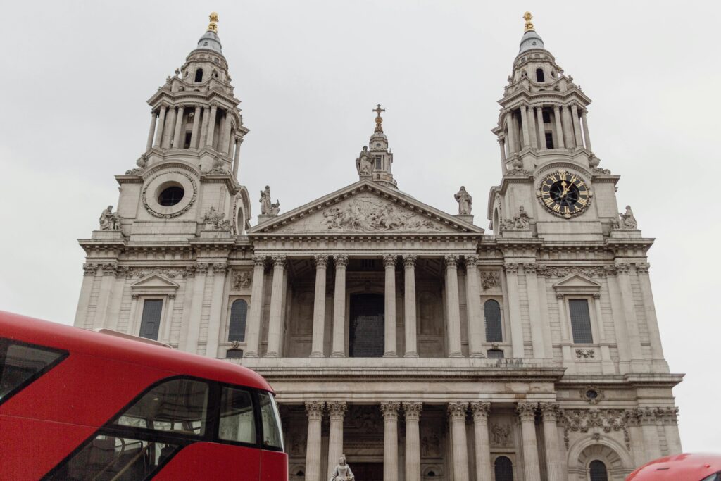 image of St Pauls cathedral in London
